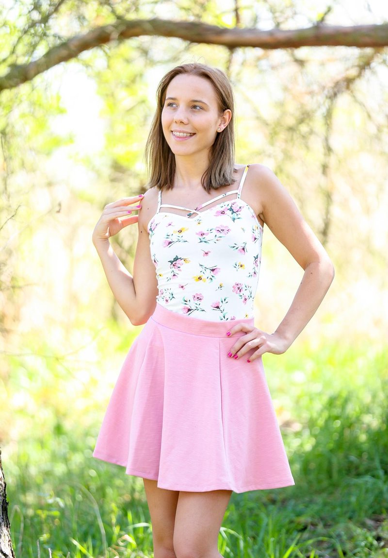 Нина, 30